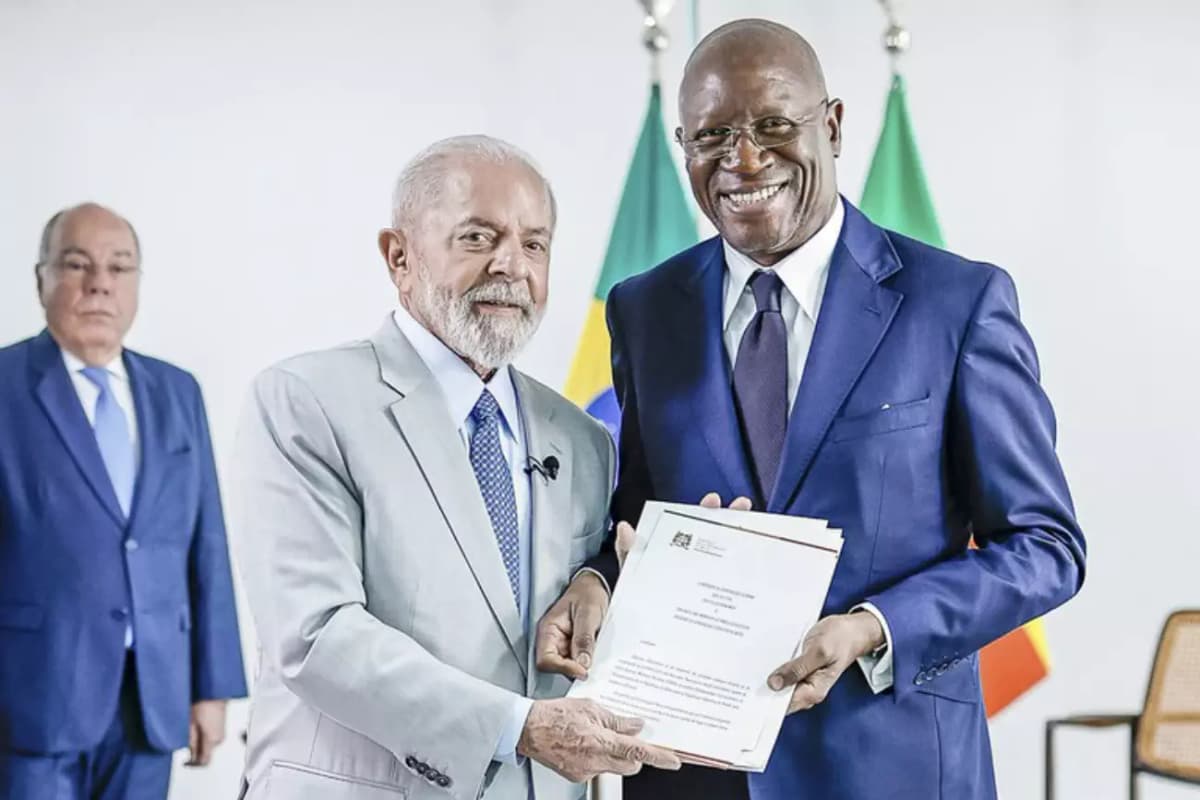 Le président Lula et l'ambassadeur du Bénin, Boniface Vignon. Photo : Ricardo Stuckert / PR Présidence de la République du Brésil.