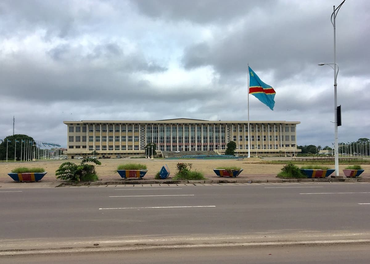 Palais du peuple en République Démocratique du Congo, symbole du pouvoir législatif.