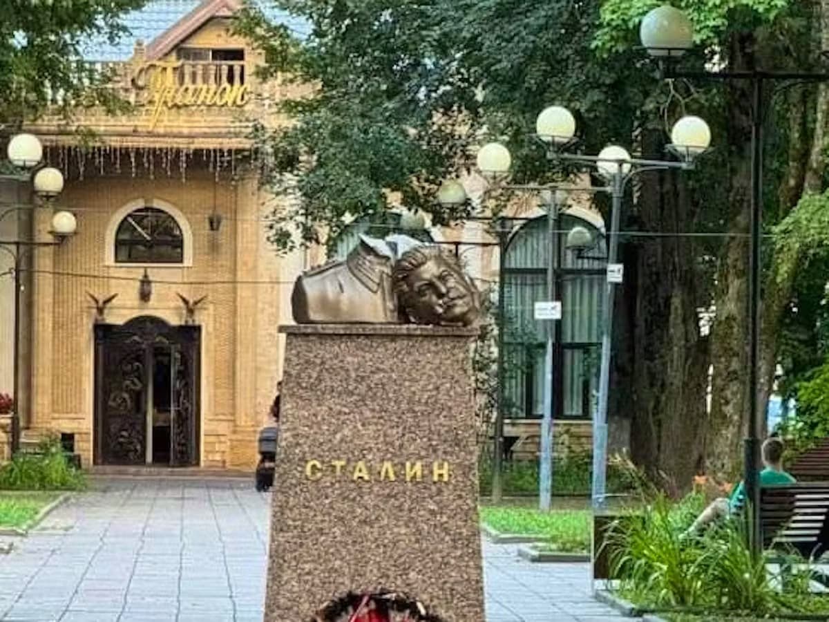 Un buste de Staline décapité Ã  Moscou