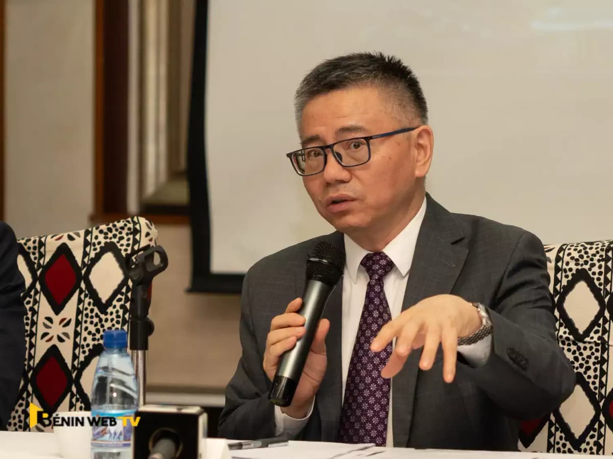 ambassadeur de Chine au Bénin, Peng Jingtao