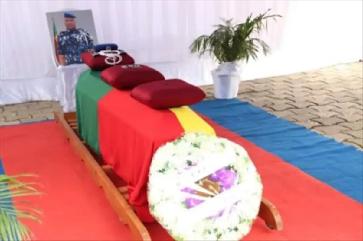 Enterrement du commandant principal de Police Émile Adjekossi à Cotonou, 2 novembre 2024.