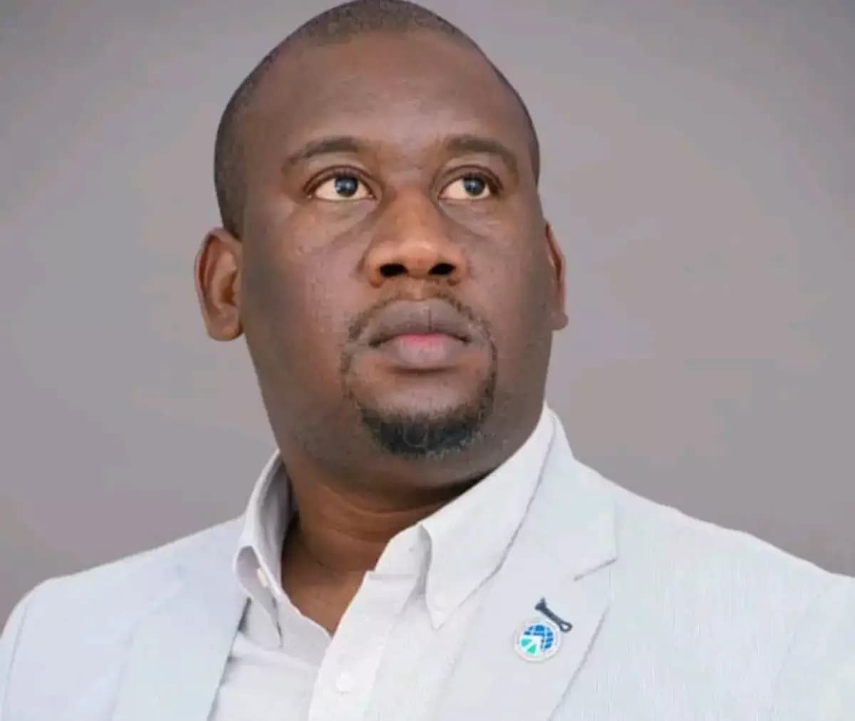 Aliou Bah, opposant guinéen, lors d'une conférence de presse.