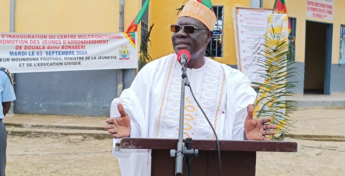 Belgique: un ministre camerounais violemment pris à partie et enfariné par des opposants au régime (vidéo)