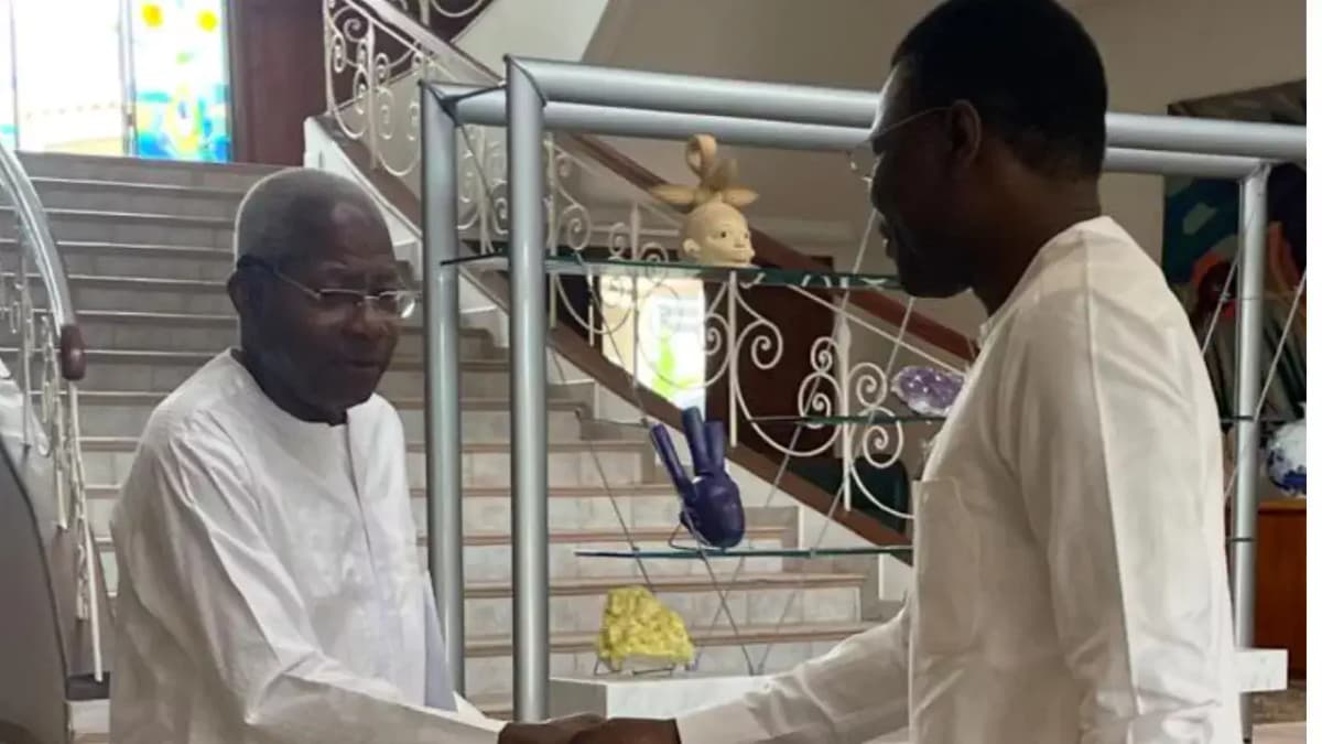 Joseph Djogbénou chez Adrien Houngbédji pour apaiser les tensions au sein de l’UP le Renouveau