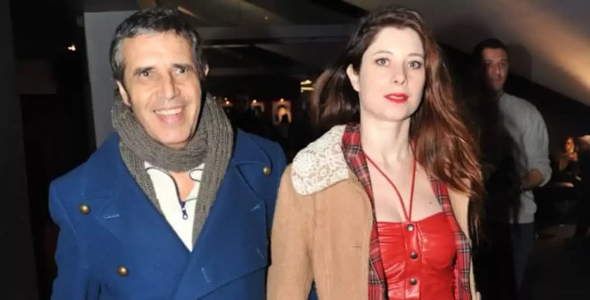 Julien Clerc mari comblé: sa déclaration d’amour à Hélène, son épouse de 30 ans sa cadette