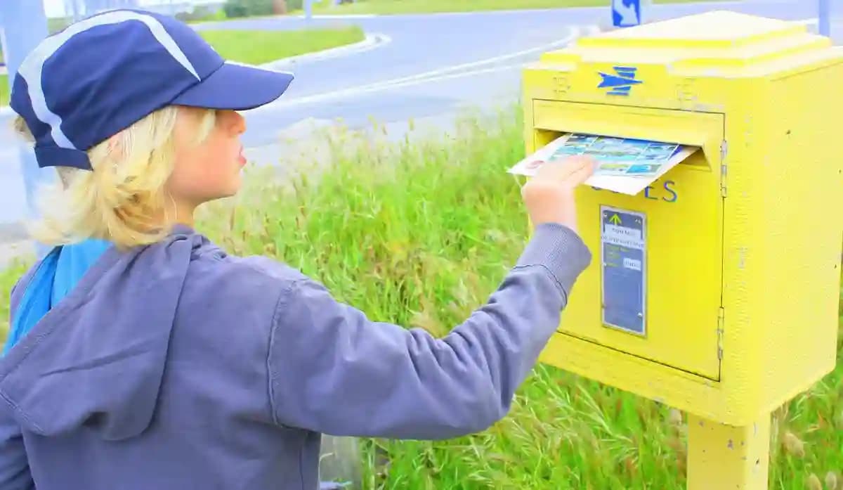 La poste augmente ses tarifs: envoyer une lettre coûtera plus cher en 2026