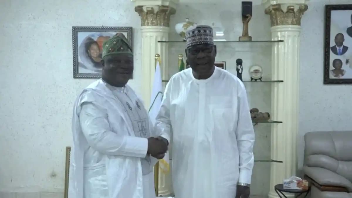 Dr Prophete Lucien Kinninnon et Boni Yayi