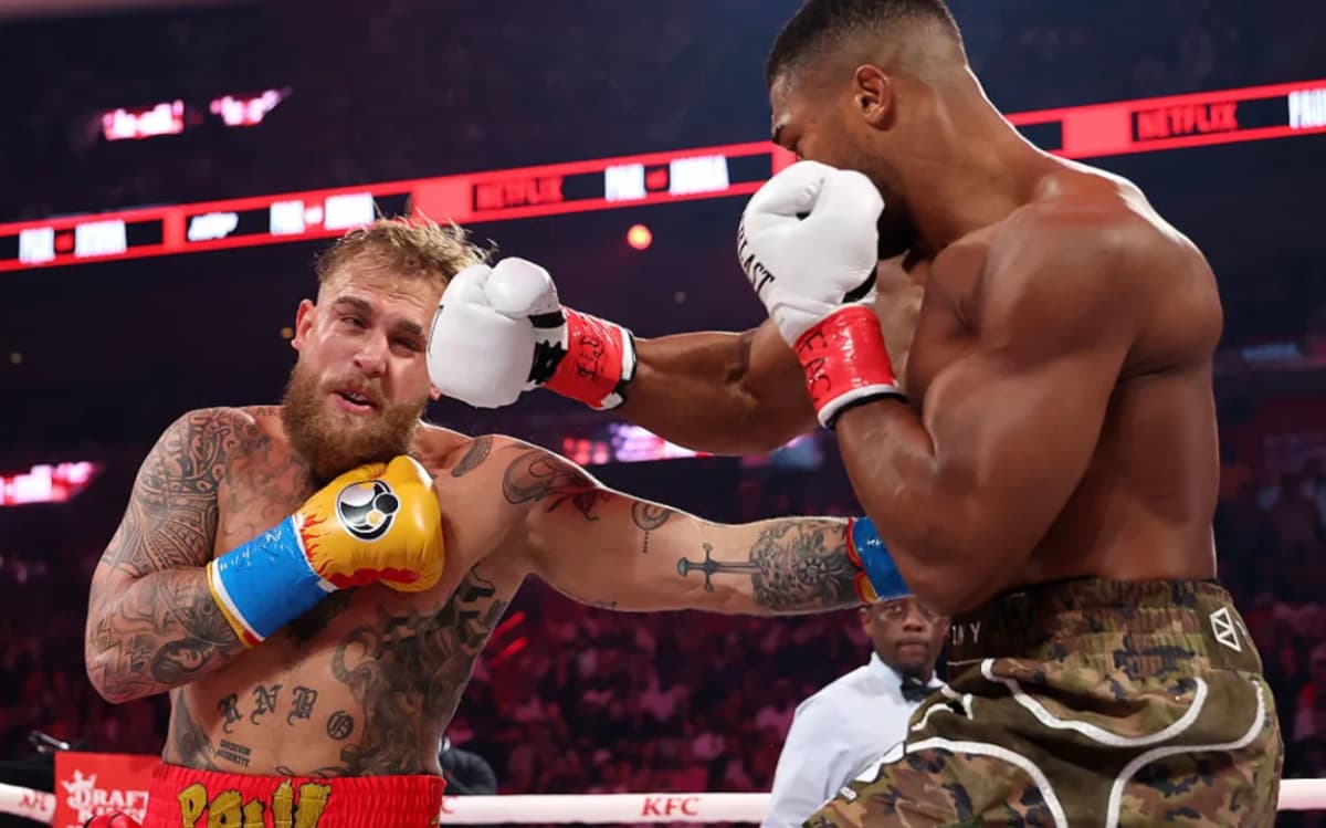 Anthony Joshua lands a right cross on Jake Paul. Photo: Ed Mulholland/Getty Images
