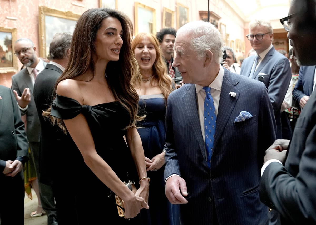 Amal Clooney pointée après un geste jugé ‘déplacé’ avec Charles III