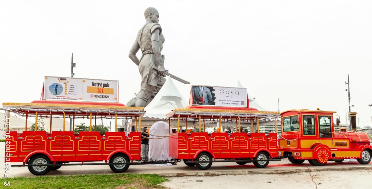 Bénin: le petit train touristique de Cotonou inauguré