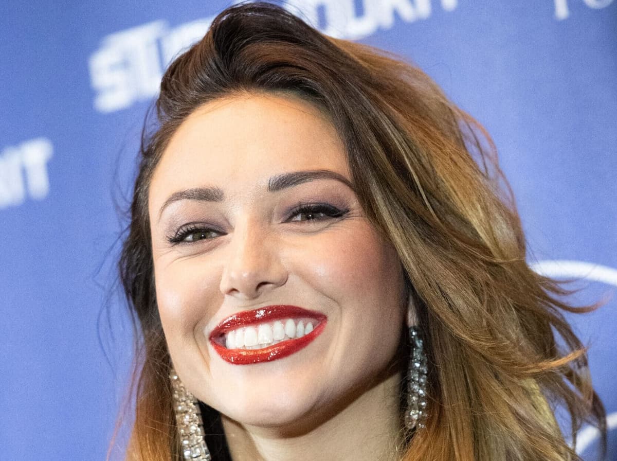 Delphine Wespiser au centre d’une complicité remarquée sur le plateau de TBT9