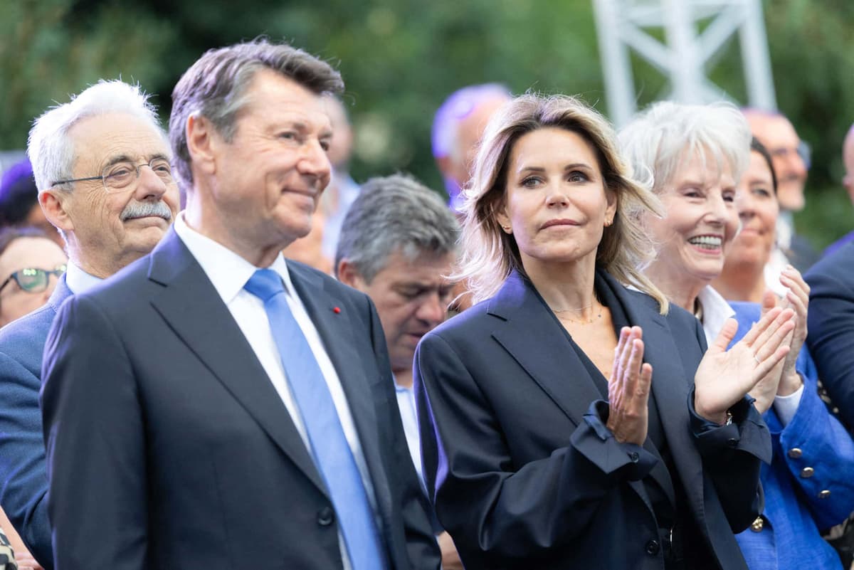 Christian Estrosi et Laura Tenoudji en pause pour un week-end à la montagne