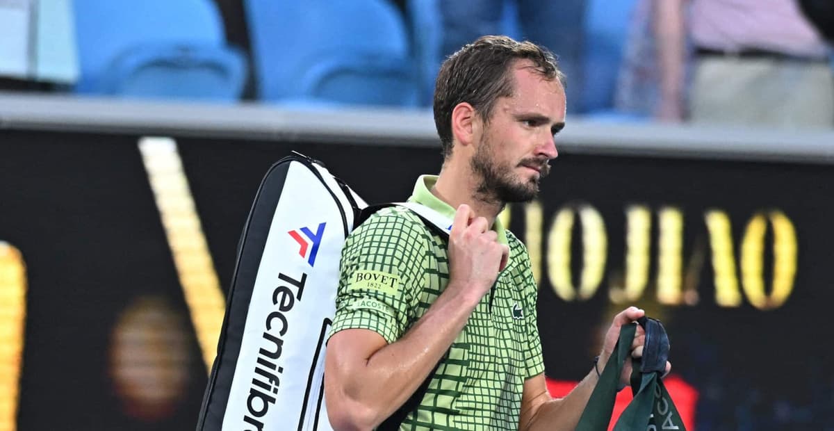Daniil Medvedev gagne sans jouer à Dubaï, ses départs retardés par la fermeture de l’espace aérien