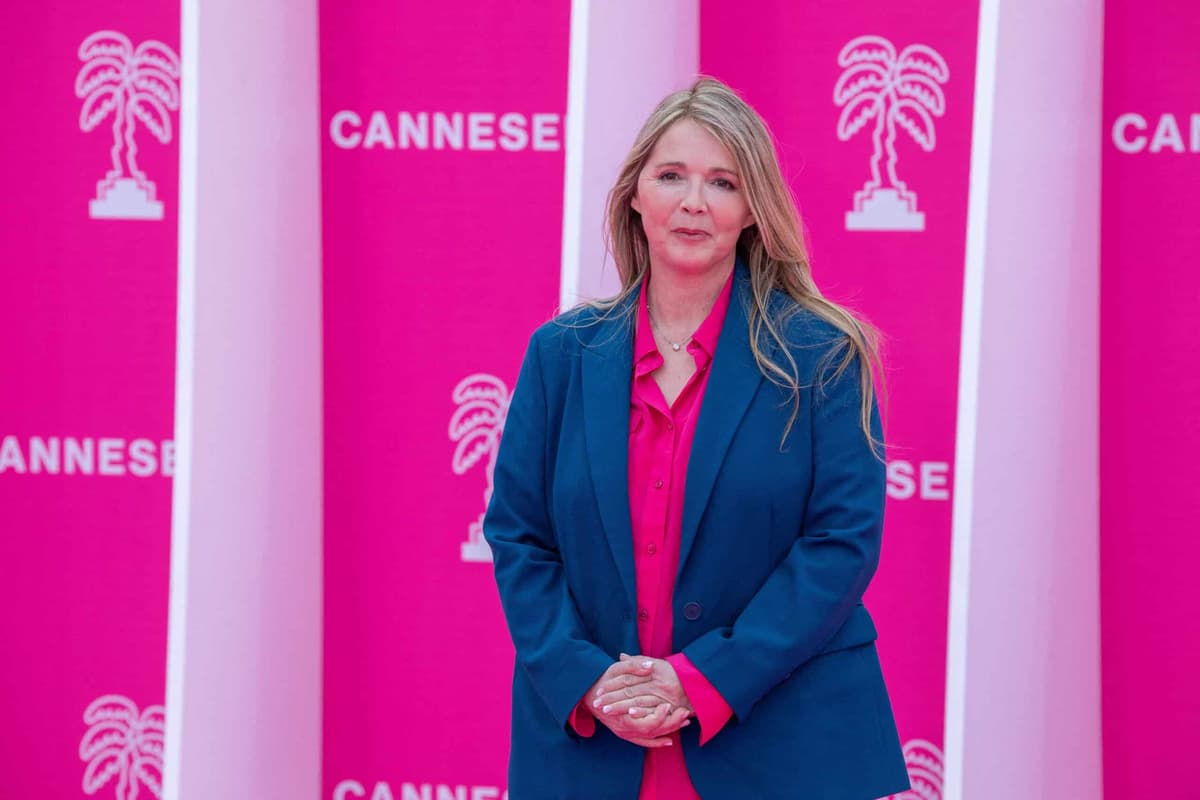 Hélène Rollès en Chine, 800 millions de téléspectateurs attendus