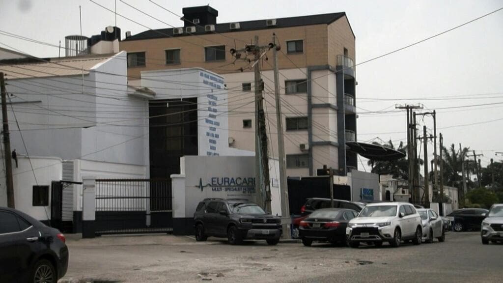 Nigeria : le décès d’un enfant de l’autrice Chimamanda Adichie expose la crise du monde de la santé