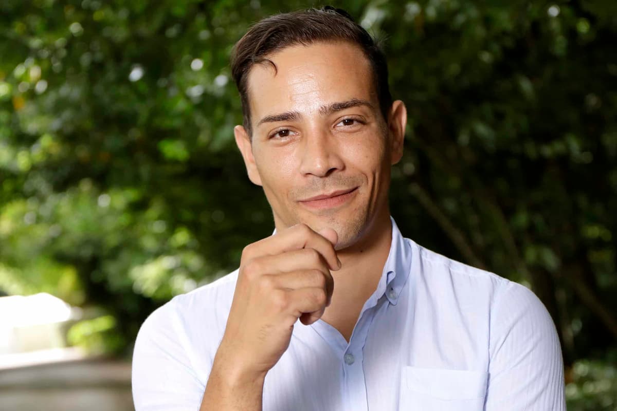 Steevy Boulay dément être en couple avec Laurent Ruquier