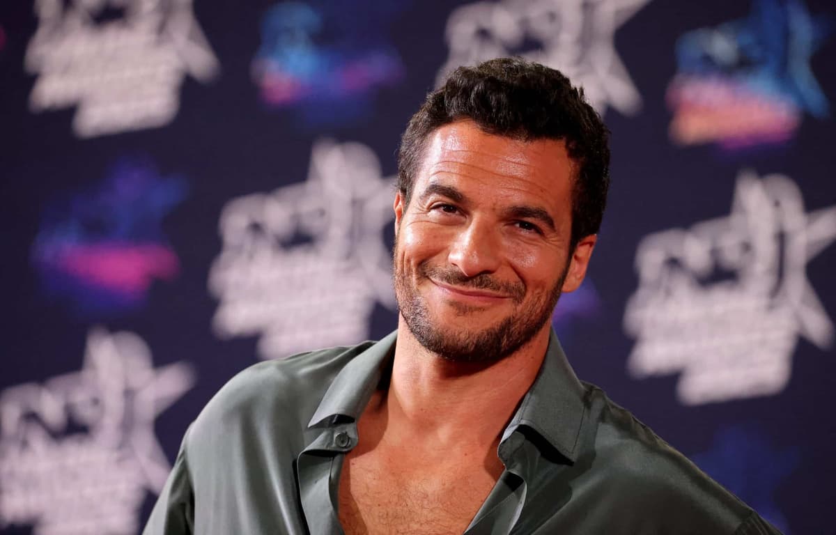 Amir contraint d’embrasser une autre femme que la sienne