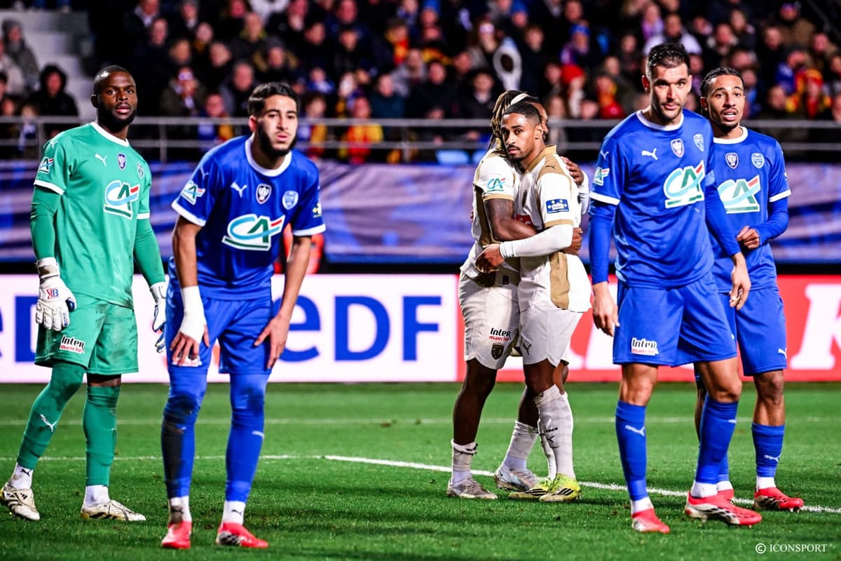 Troyes perd contre Nancy mais reste leader de la Ligue 2