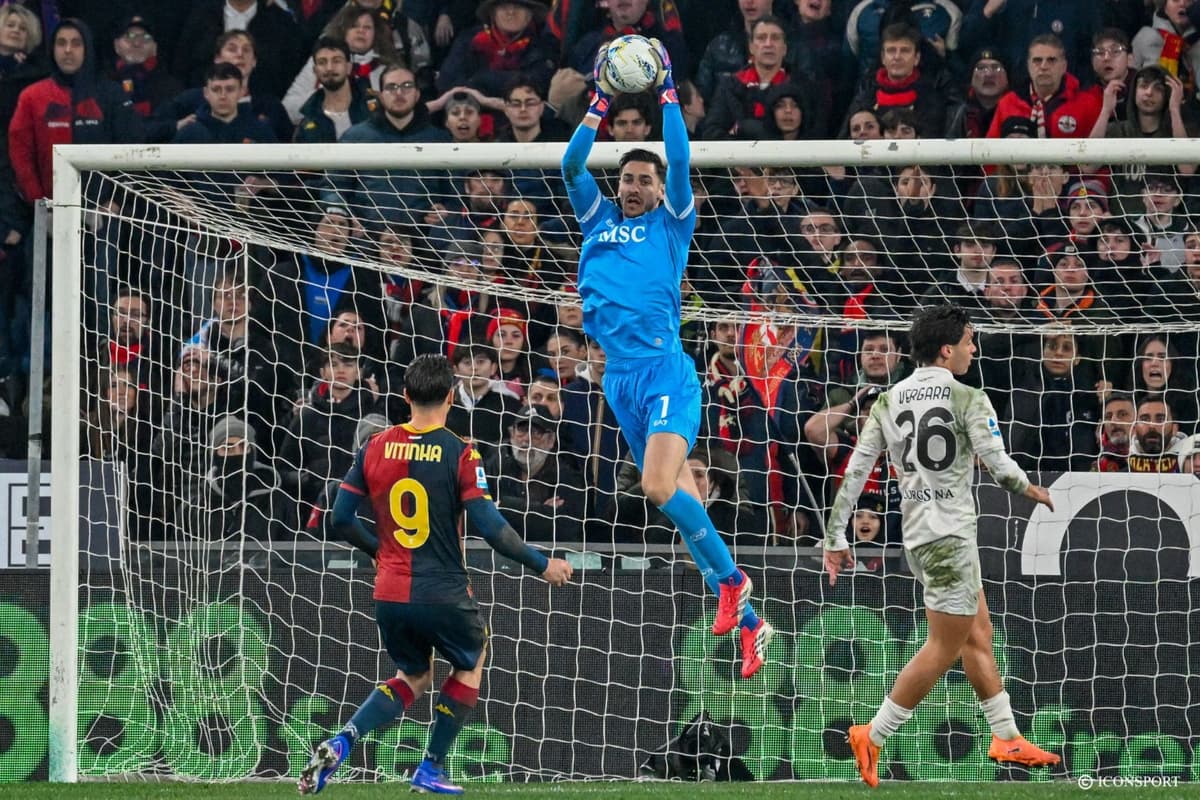 Série A J24 : Naples prend l’avantage sur le Genoa à la mi-temps