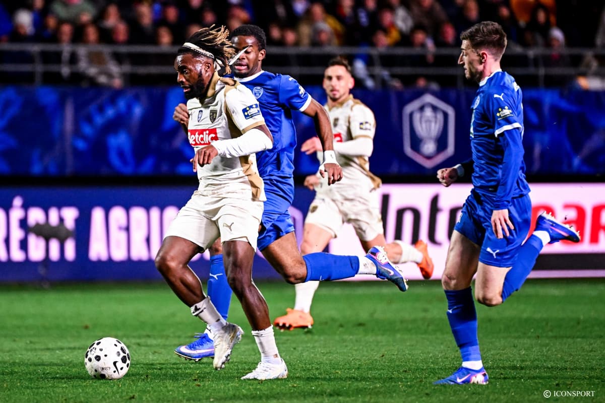 Troyes vise à creuser son avance en Ligue 2 en Corse