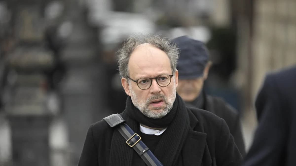 Denis Podalydès gêné par une bourde de Nicolas Sarkozy