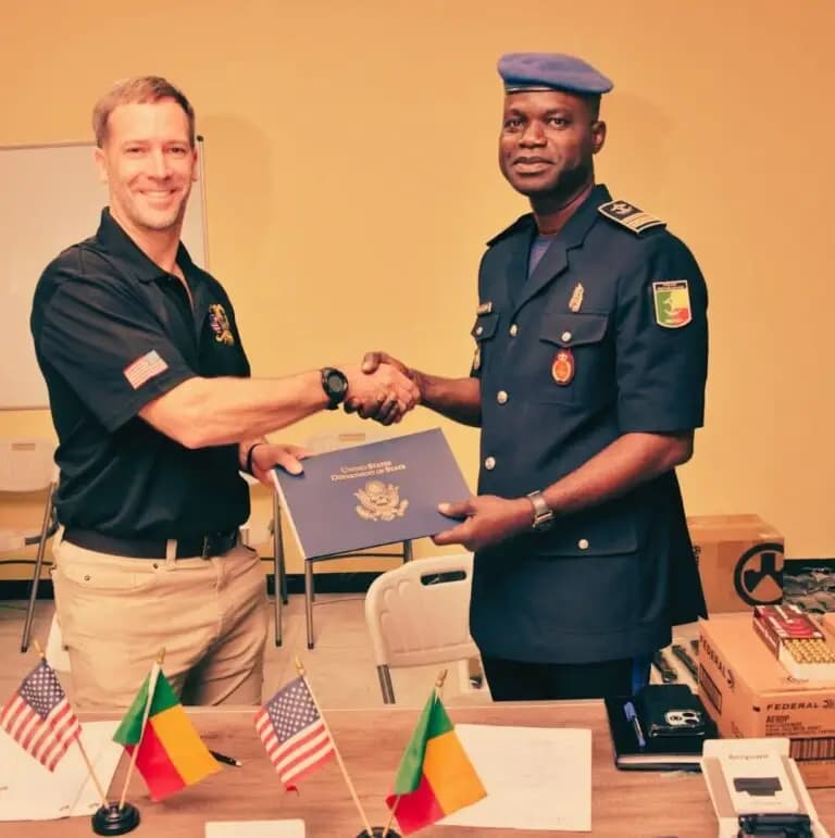 Coopération: les États-Unis offrent des équipements tactiques aux unités frontalières du Bénin