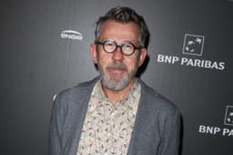 Jamy Gourmaud : sa maison des années 70 dans les Alpilles, murs saumon et piscine