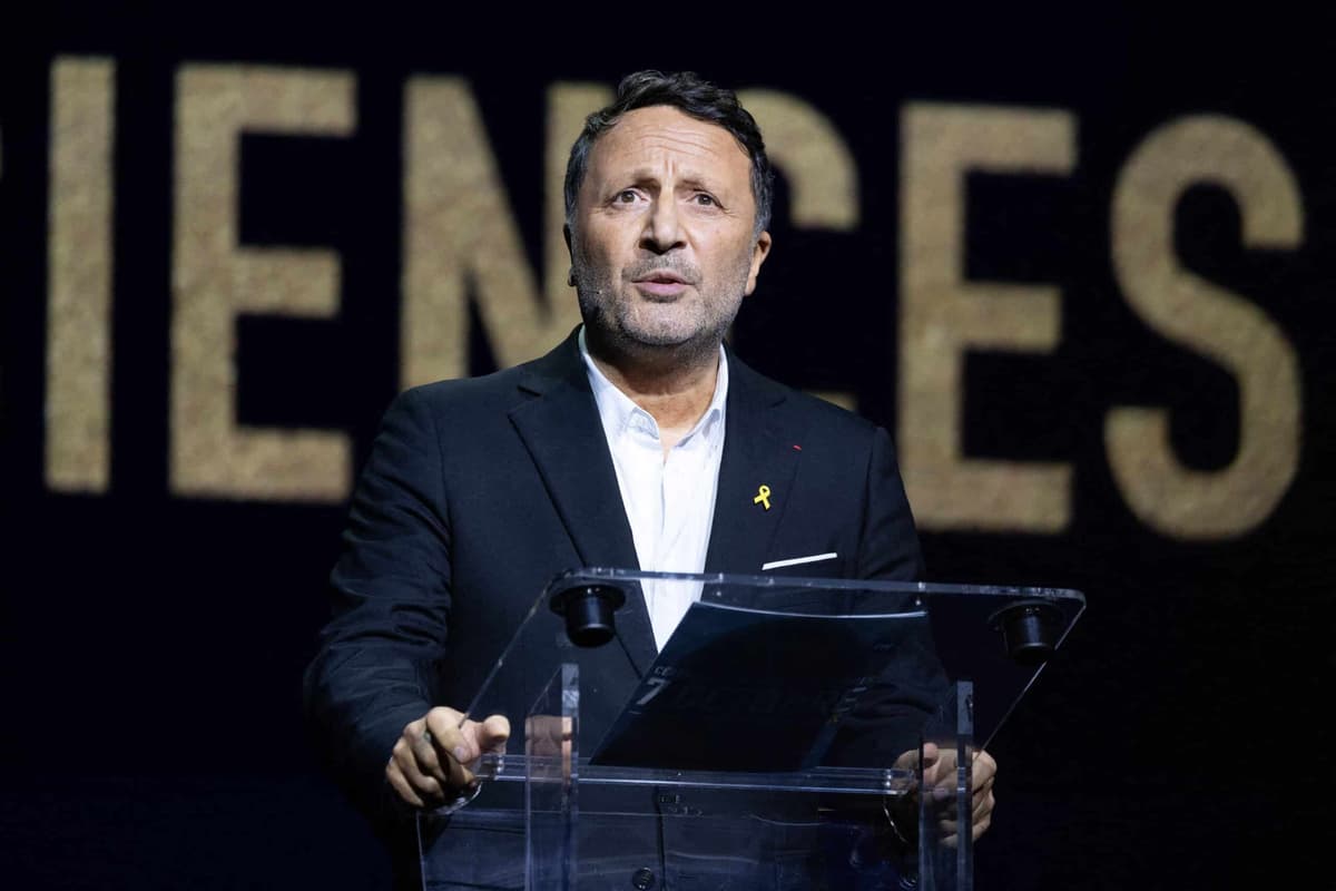 Arthur : entre Paris, Tel Aviv et Saint-Tropez, il ne veut pas choisir