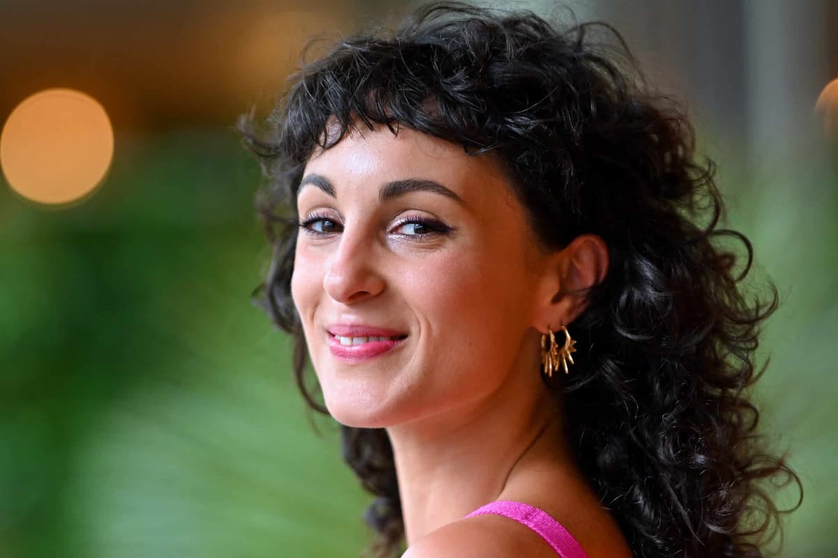 Barbara Pravi vit au 5e sans ascenseur à Strasbourg-Saint-Denis et s’est offert une maison de campagne