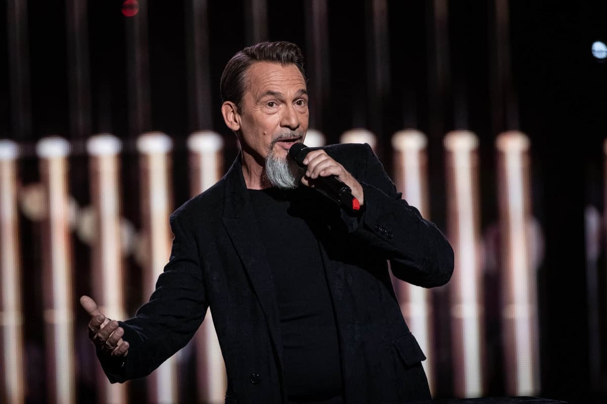 Florent Pagny se rend dans une clinique esthétique pour récupérer le cadeau gagné par sa femme