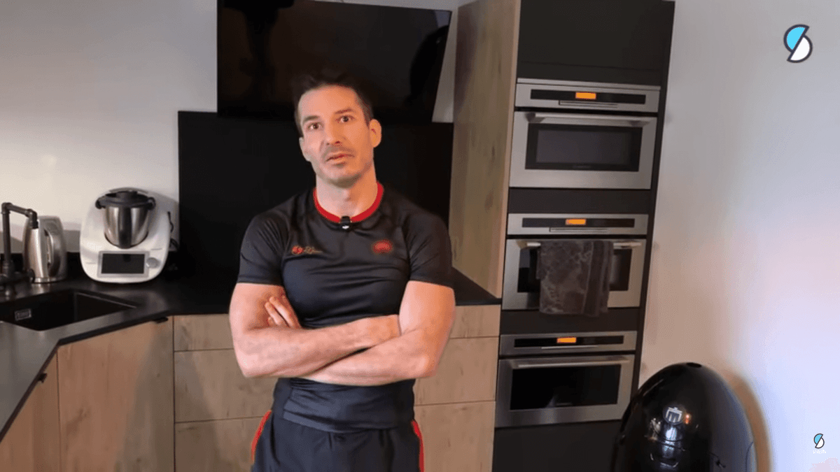 Jérémy Ferrari a offert une maison à ses parents qui lui payaient un loyer