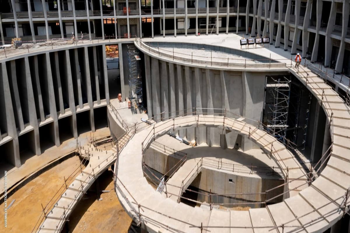 Bénin : le nouveau siège de l’Assemblée nationale sera livré en décembre 2026