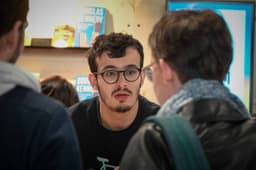 Paul El Kharrat rend ses adieux à Isabelle Mergault, qu’il redoutait dans Les Grosses Têtes