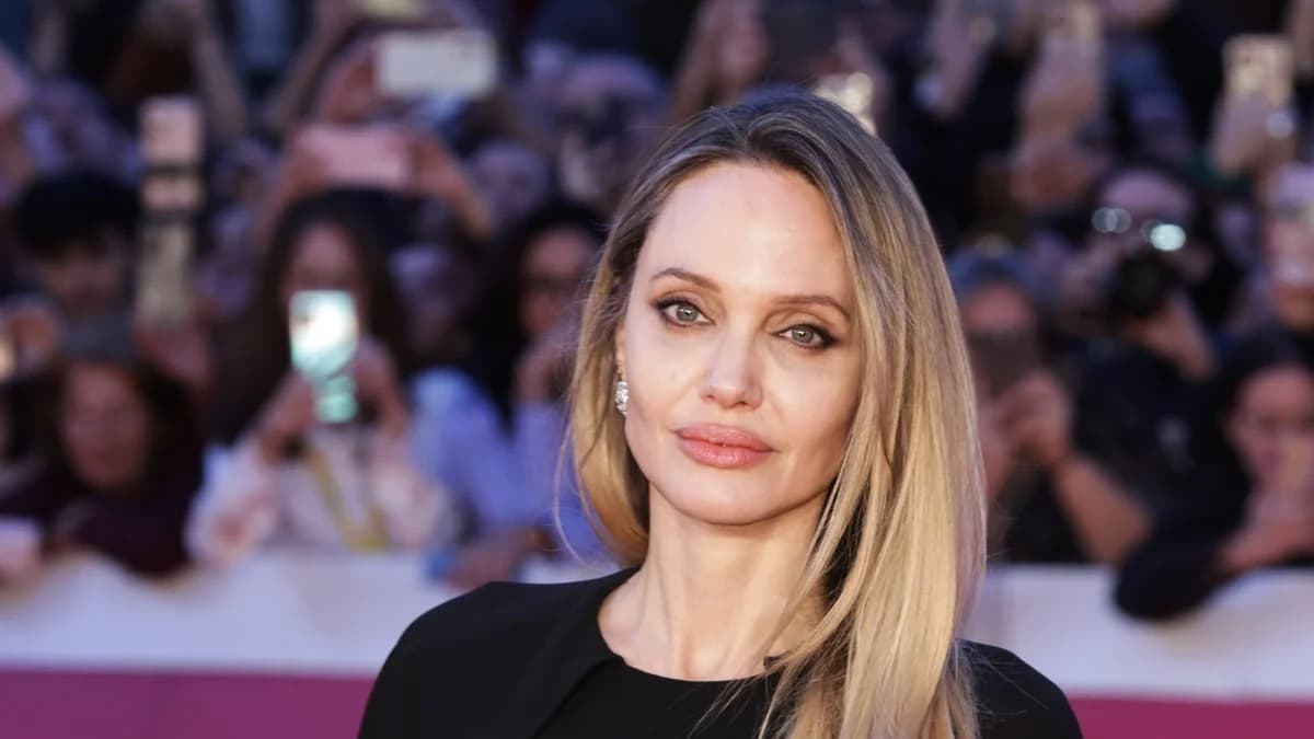 Angelina Jolie : son sosie incarcéré en Iran pour « crimes culturels et corruption morale et sociale »