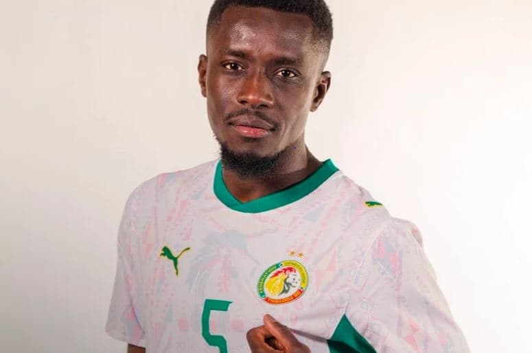 Sénégal : l’équipe nationale porte son nouveau maillot à deux étoiles face au Pérou