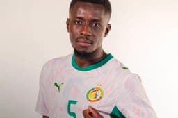 Sénégal : l’équipe nationale porte son nouveau maillot à deux étoiles face au Pérou