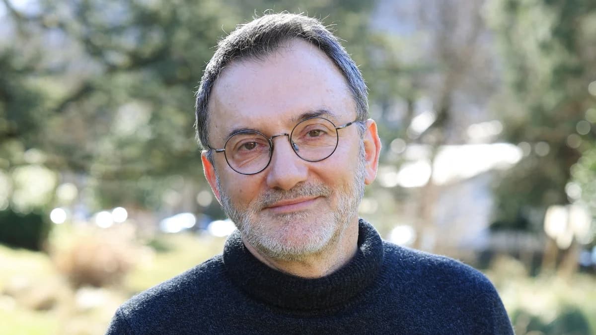 Frédéric Lopez ouvre les portes de sa maison isolée au cœur des Cévennes