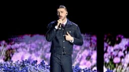 Pierre Garnier se coupe à la main en ouvrant un emballage avec un couteau de cuisine