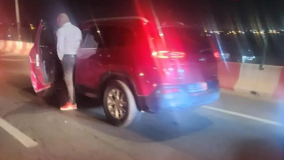 Côte d’Ivoire : à Abidjan, un conducteur interrompt la circulation pour uriner sur le 4e pont
