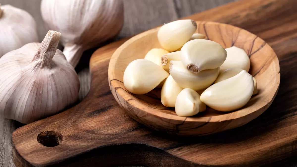 Bon à  savoirÂ : voici pourquoi vous devez mettre une gousse d’ail à  l’entrée de votre maison