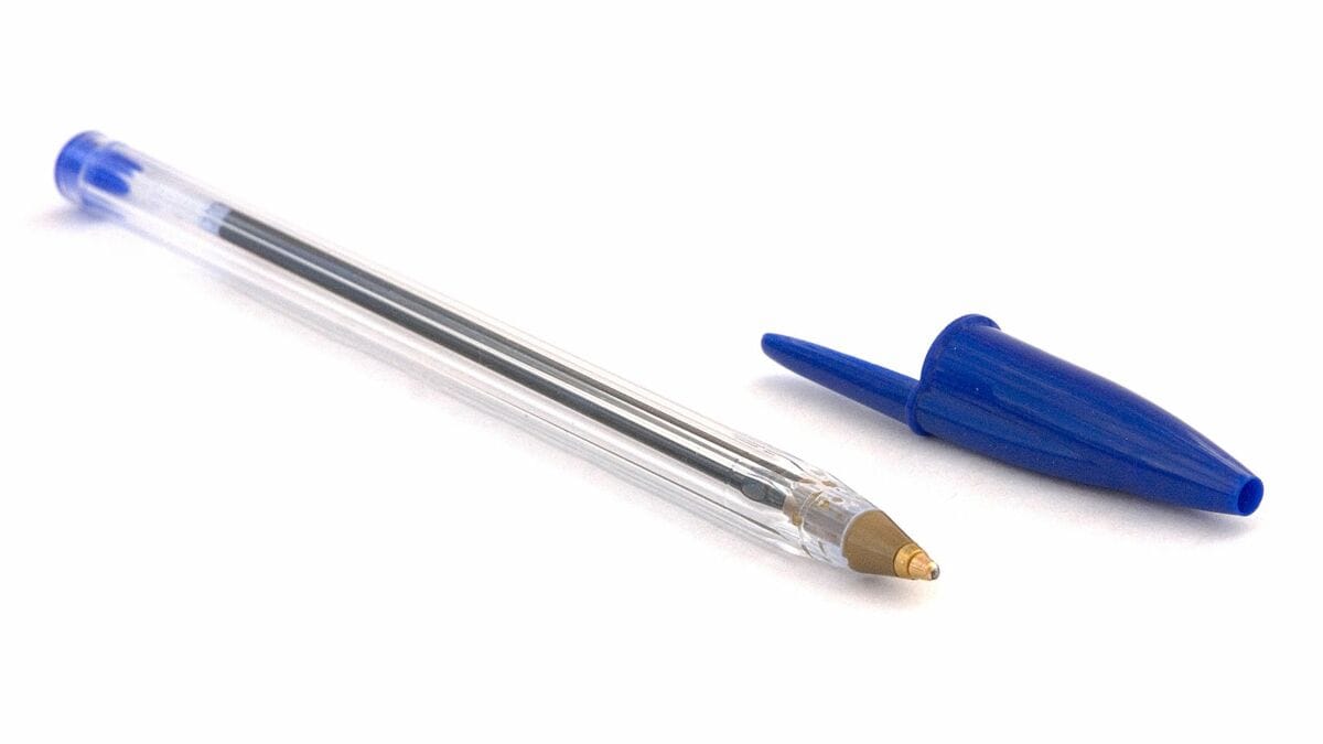 Bon à  savoirÂ : voici à  quoi sert le trou au bout du bouchon des stylos