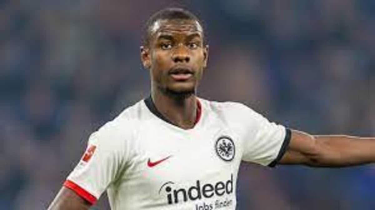 Série AÂ : Evan Ndicka victime d’un malaise sur le terrain lors du match entre Udinese et Roma