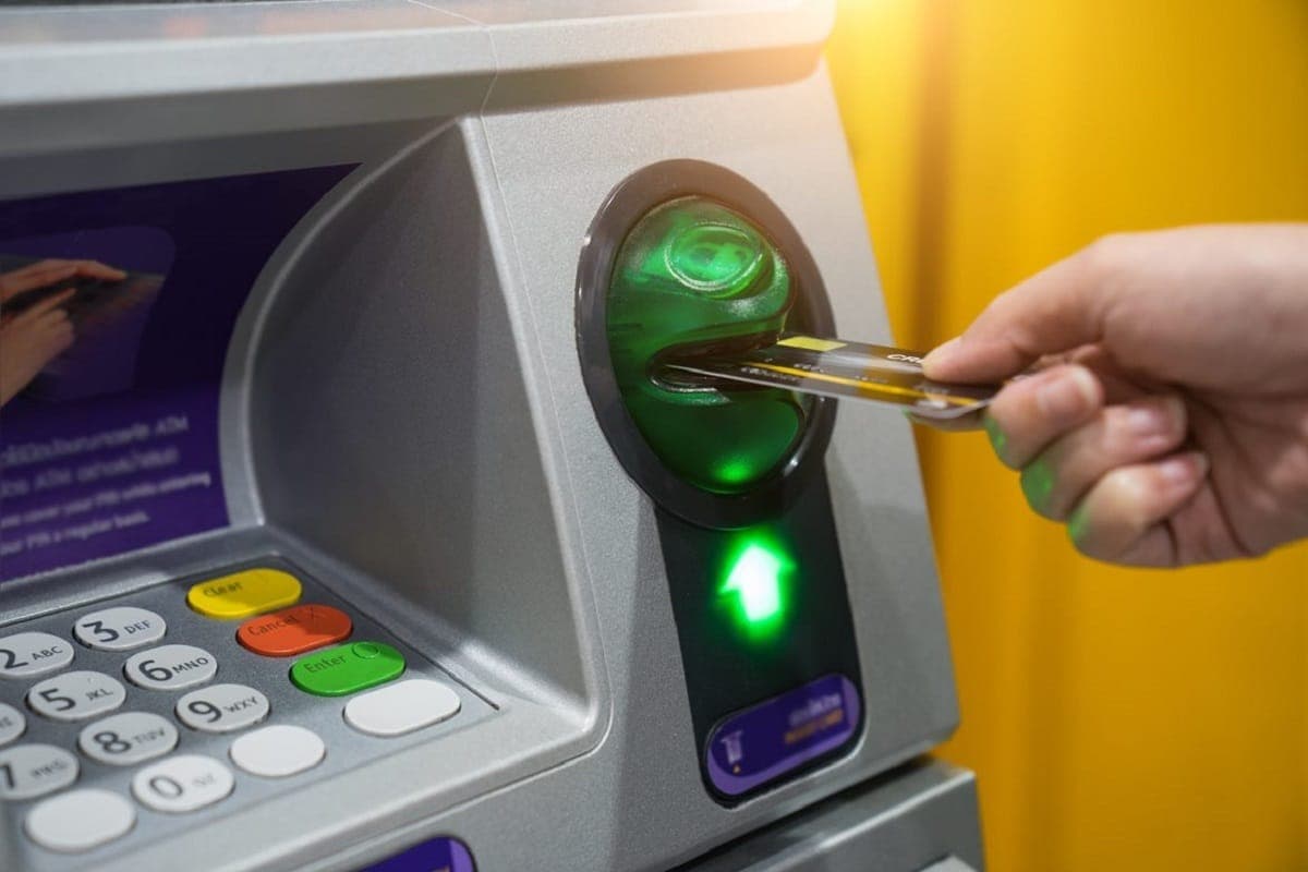 Voici les raisons pour lesquelles les distributeurs automatiques de billets avalent vos cartes bancaires