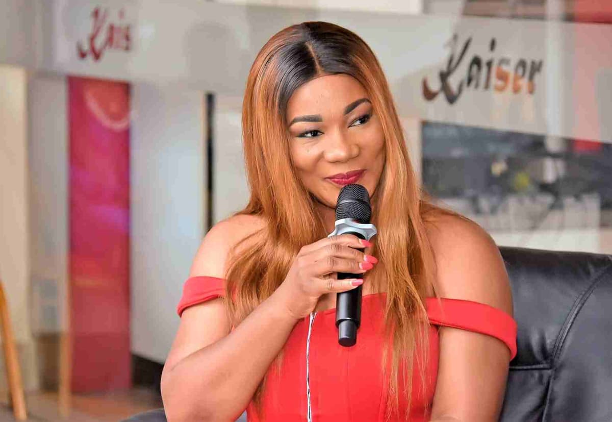 Serey Dié séparé d’Aline mais en couple avec Josey: l’animatrice Caroline Dasylva prend position
