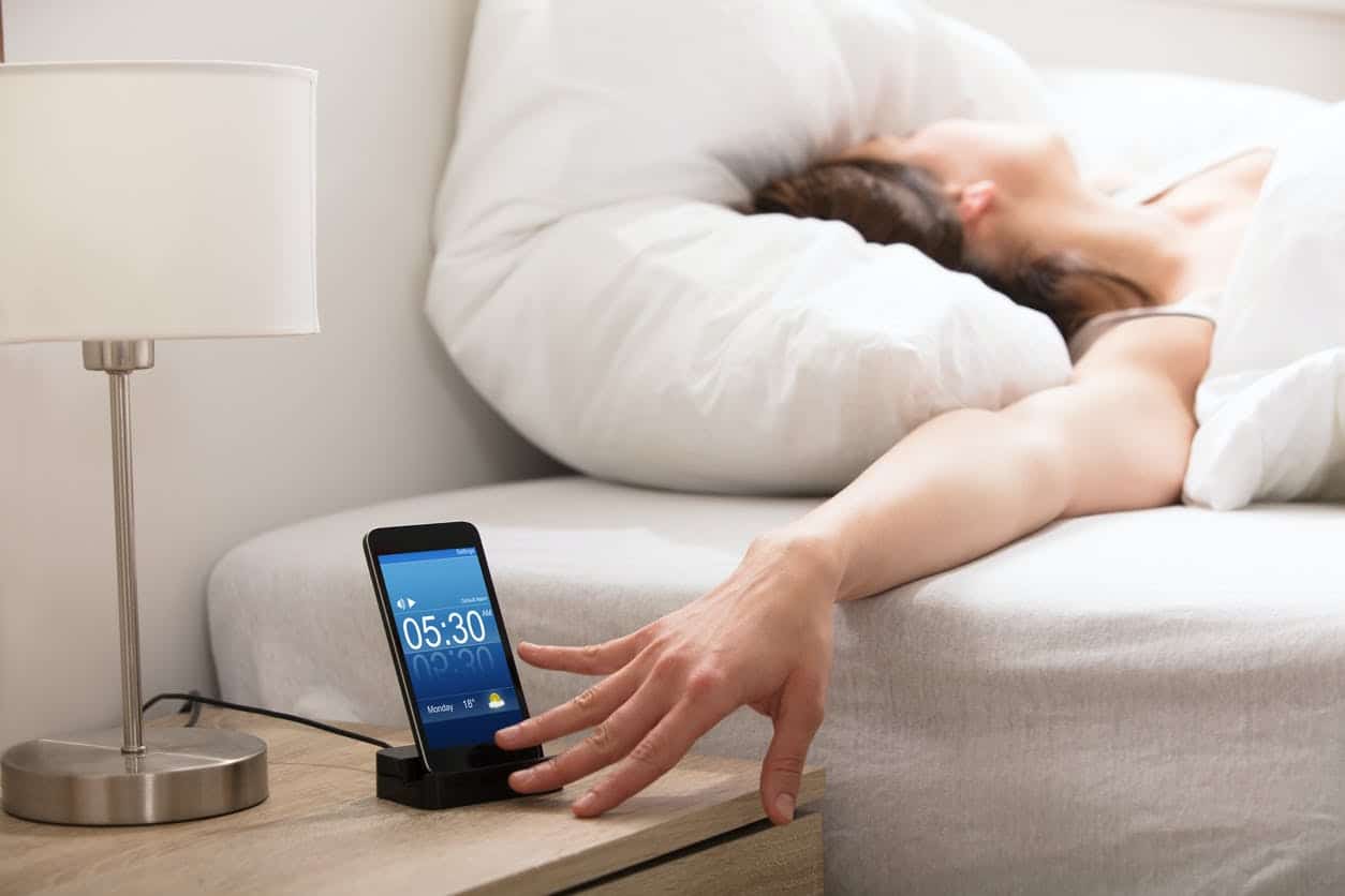 Voici pourquoi vous devriez arrêter d’utiliser votre smartphone comme alarme