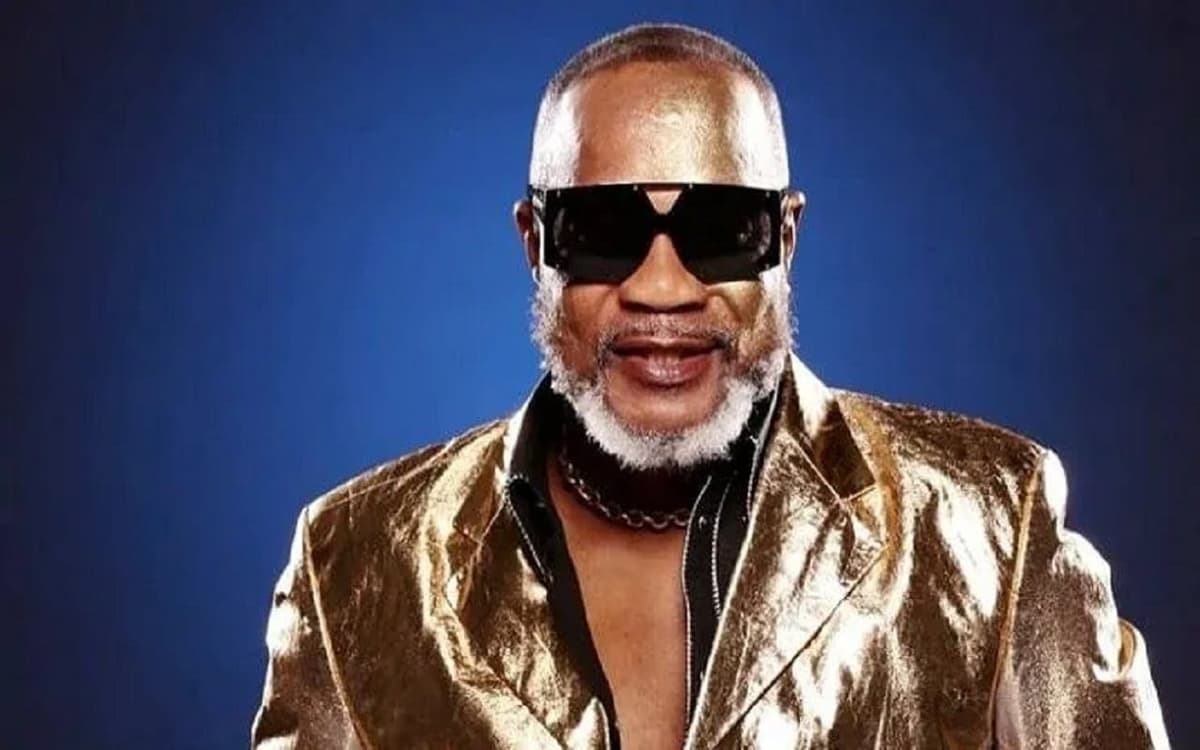 Koffi Olomidé: en tournée aux USA, le grand Mopao expulsé vers la France, il risque 5 à  10 ans de …
