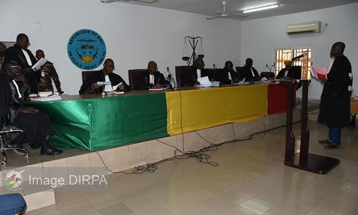 Mali : des militaires et leurs complices accusés de détournement d’armes de guerre à la barre
