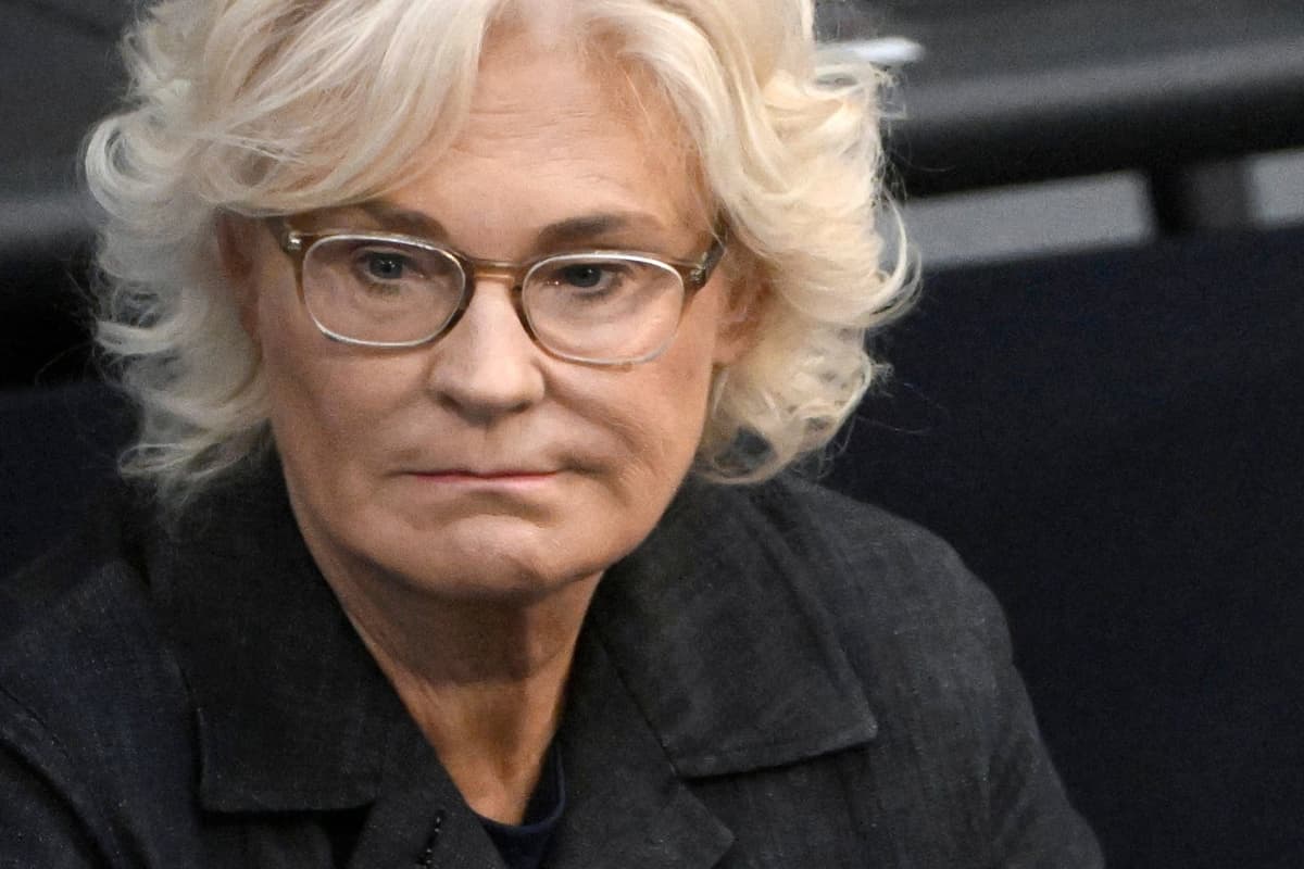 Allemagne: démission de la ministre de la Défense