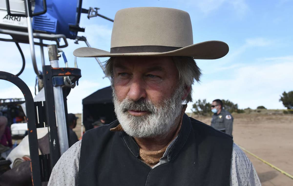 Tir mortel d’Alec Baldwin sur un tournage: la peine encourue par l’acteur revue à  la baisse