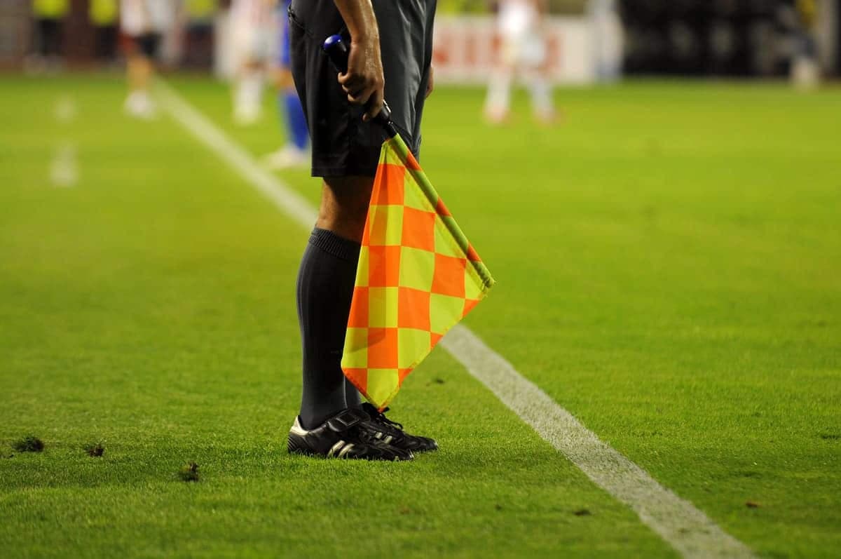 RDC: pour avoir refusé de siffler un penalty, un arbitre bastonné par des joueuses (Vidéo)